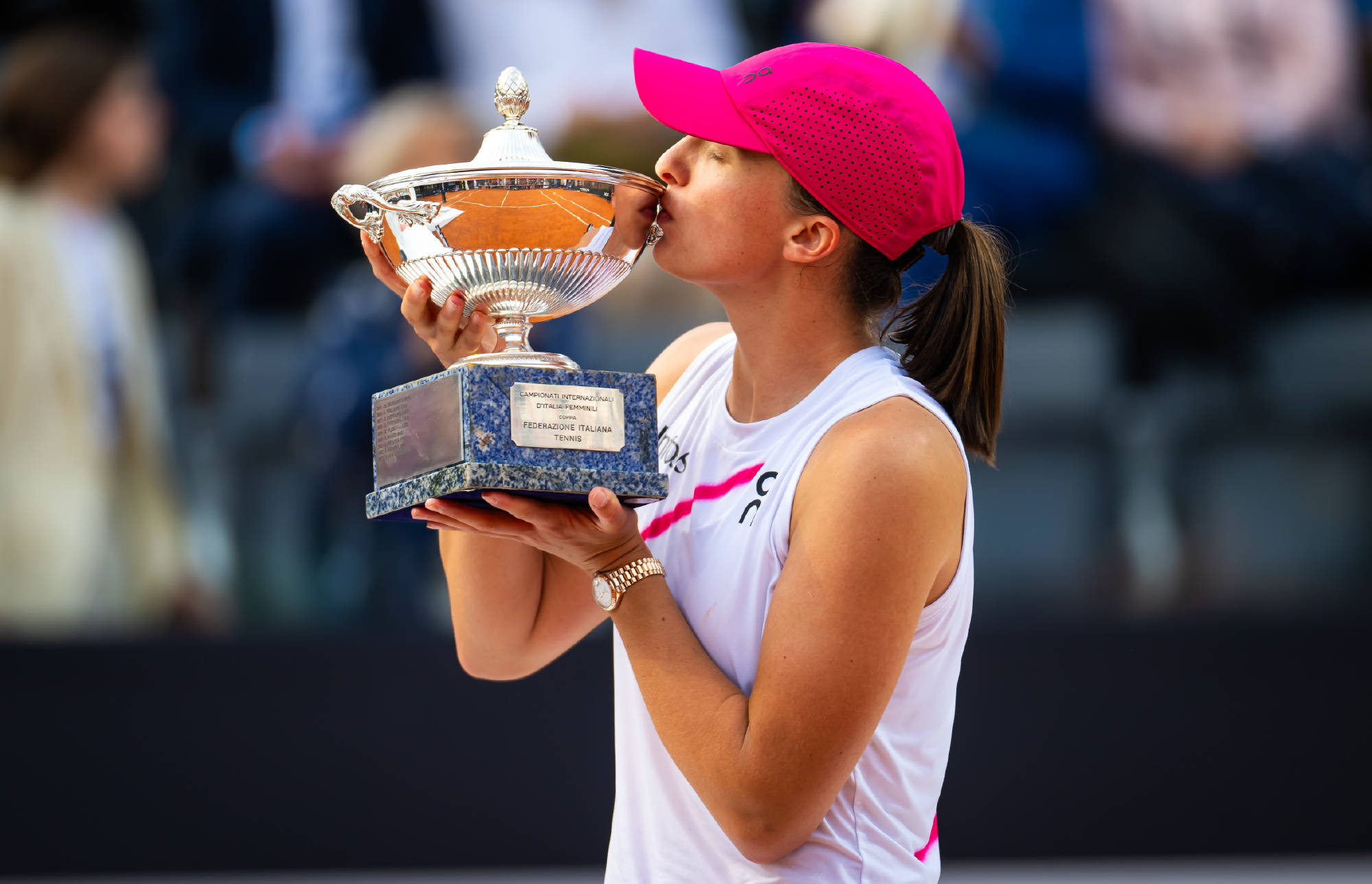 TL引发争议！，科维托娃官方宣布比赛规则变更新规赛场气氛高涨(中方宣布对美国反制行动)