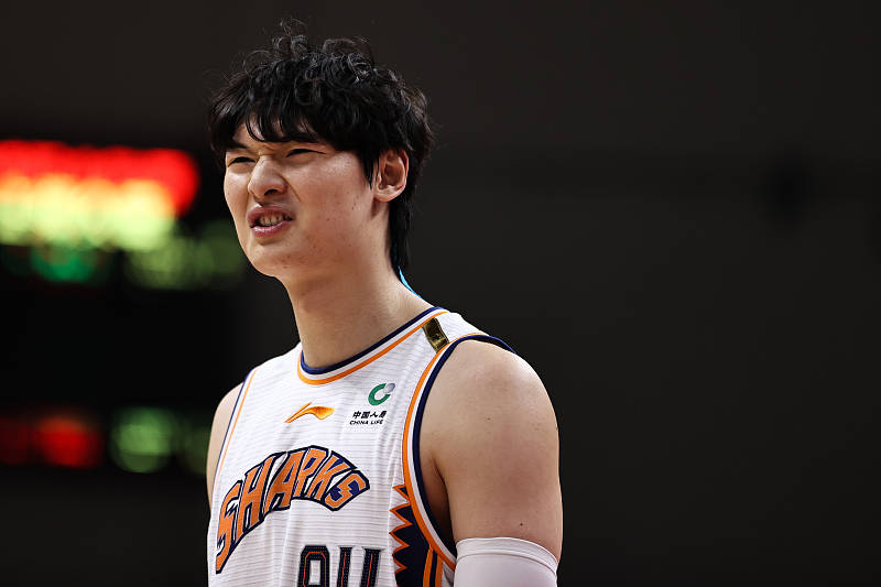 抢进攻篮板球应从以下哪些方面着手 抢进攻篮板球应从以下哪些方面着手