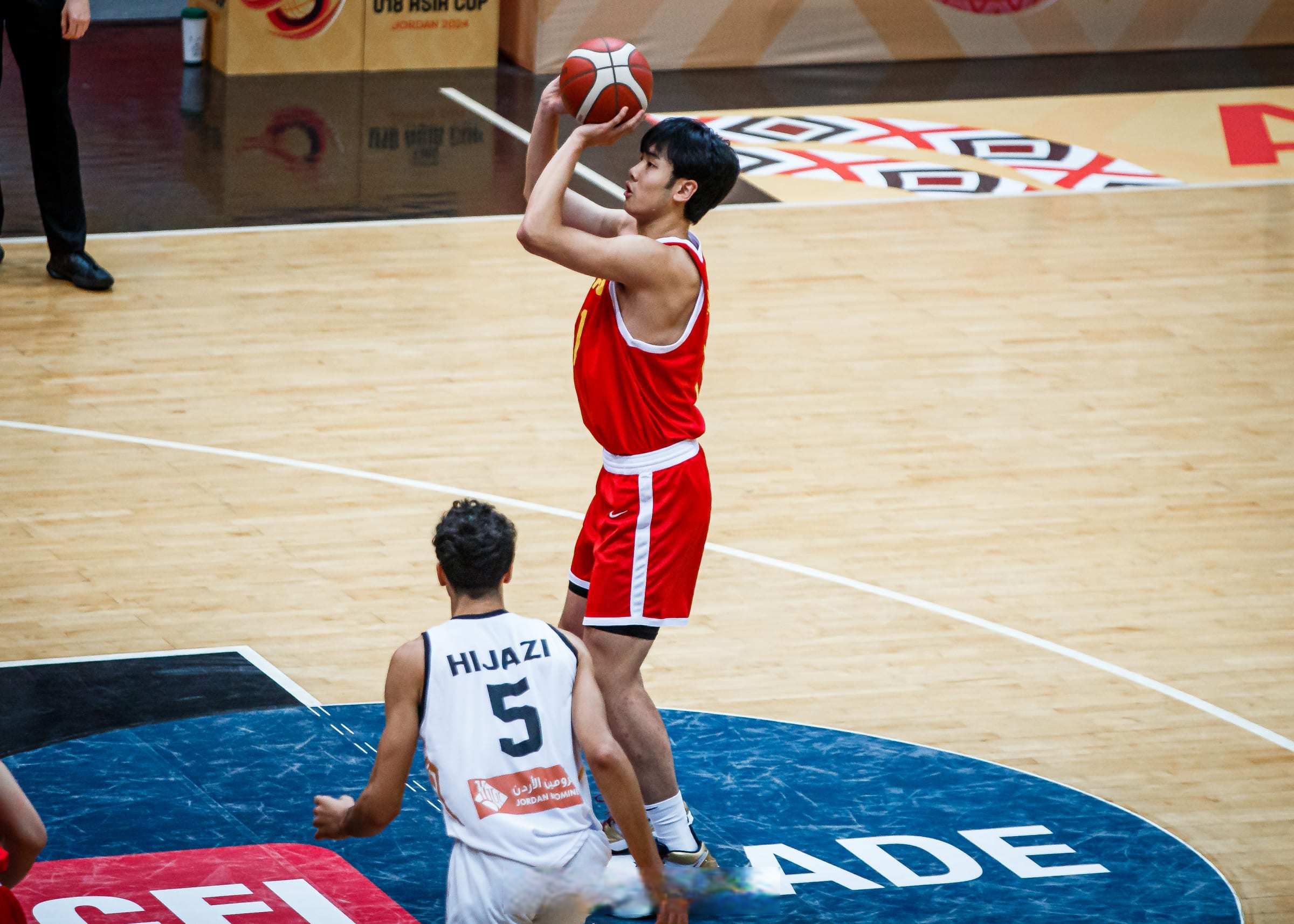  清晨体能课后，尼斯主帅复盘备战NBA常规赛，压力陡增，资深球员宣示担当