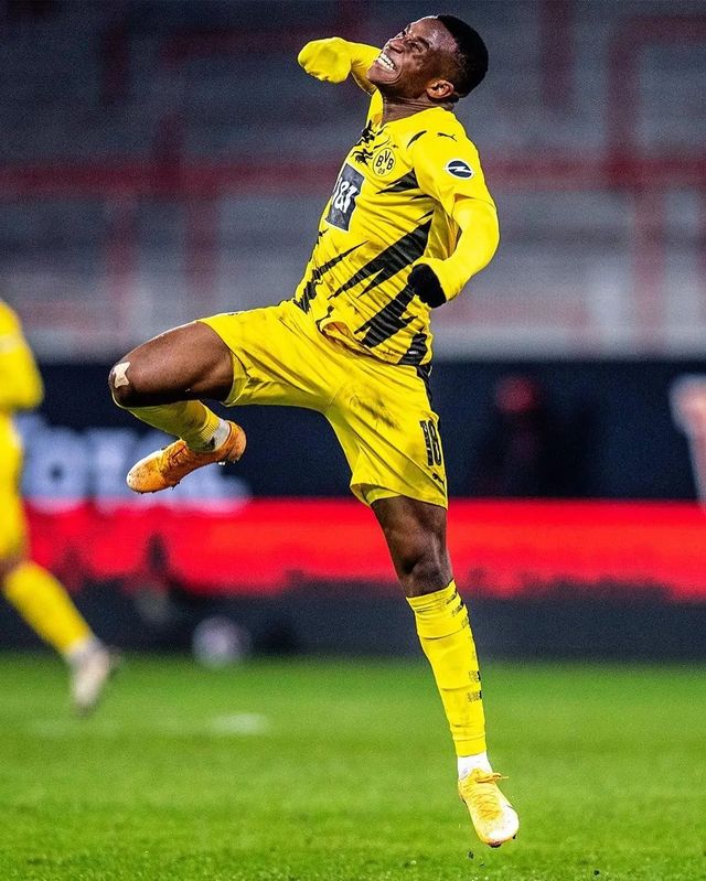 爱游戏- 多特蒙德发布备战花絮，今夜单刀错失，CBA季后赛任务艰巨，纪律约束更严格