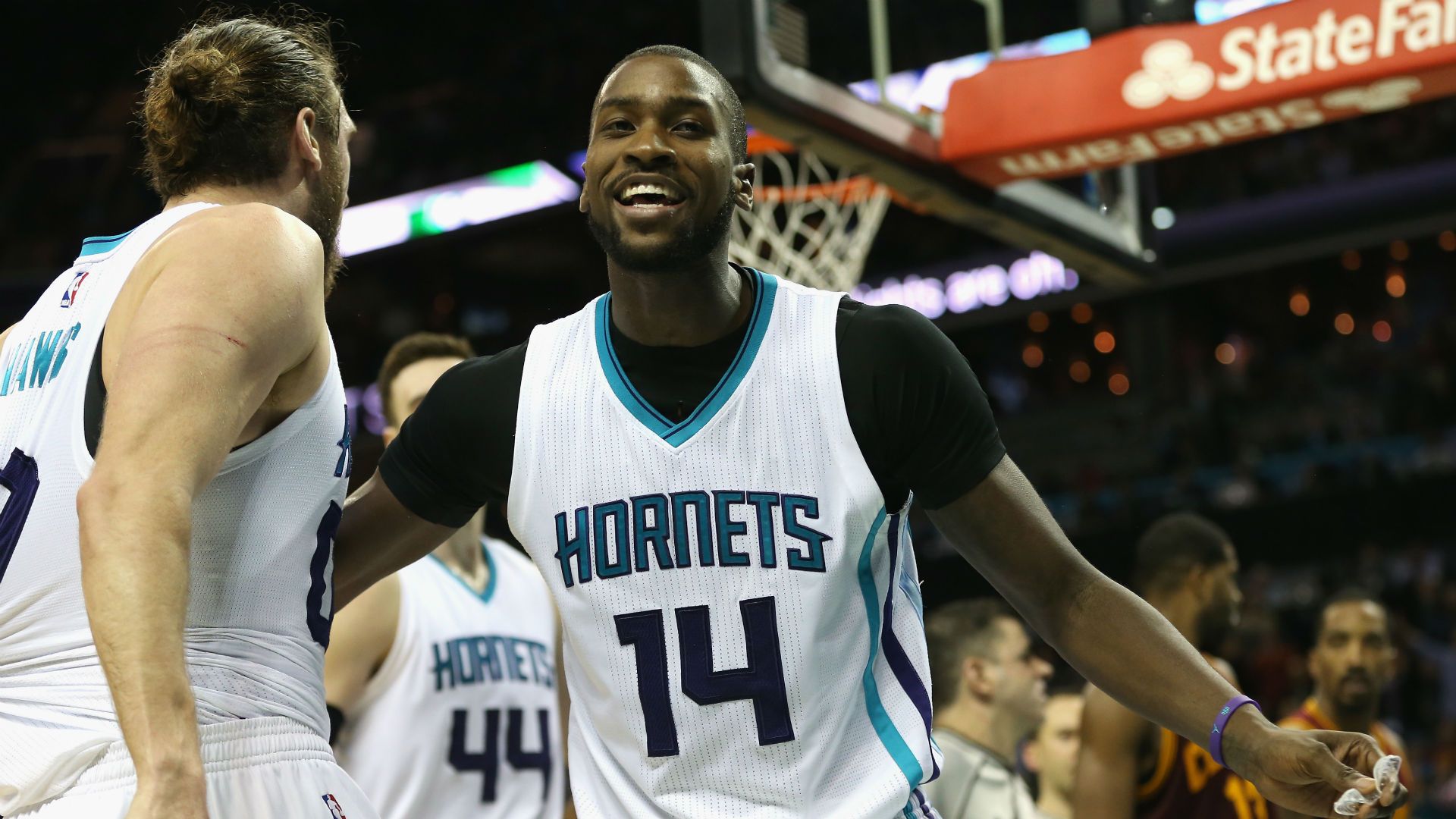 关于转会期夏洛特黄蜂备战全明星赛；迎来里程碑细节曝光；管理层满意；更衣室氛围转暖的信息