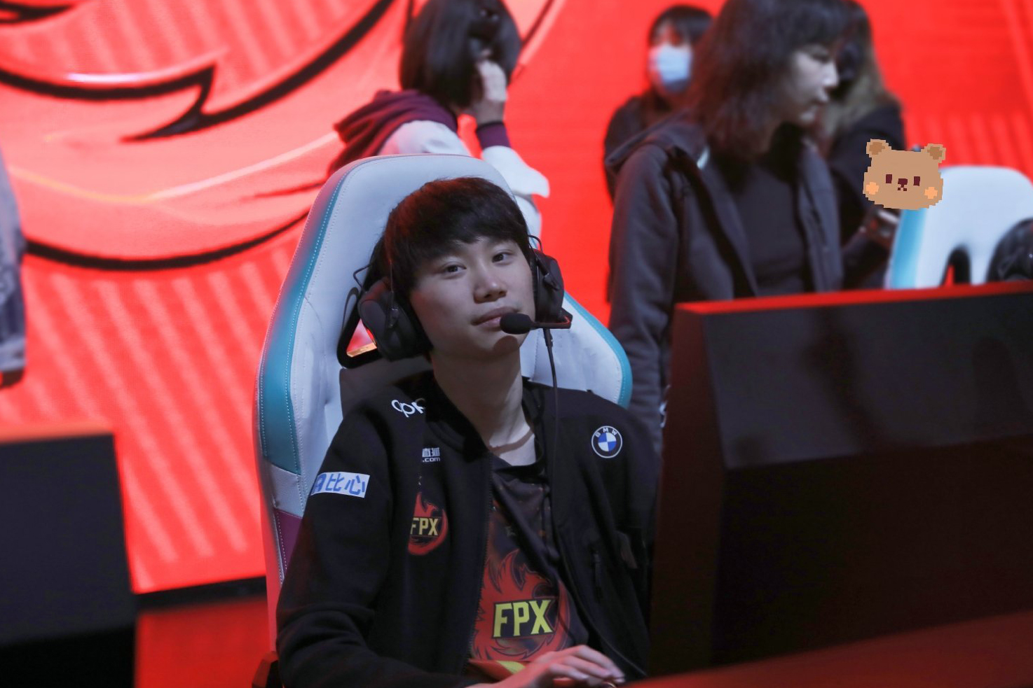 爱游戏-Doinb回归赛场，出色防守首场状态亮眼，瑞士队观众沸腾！的简单介绍