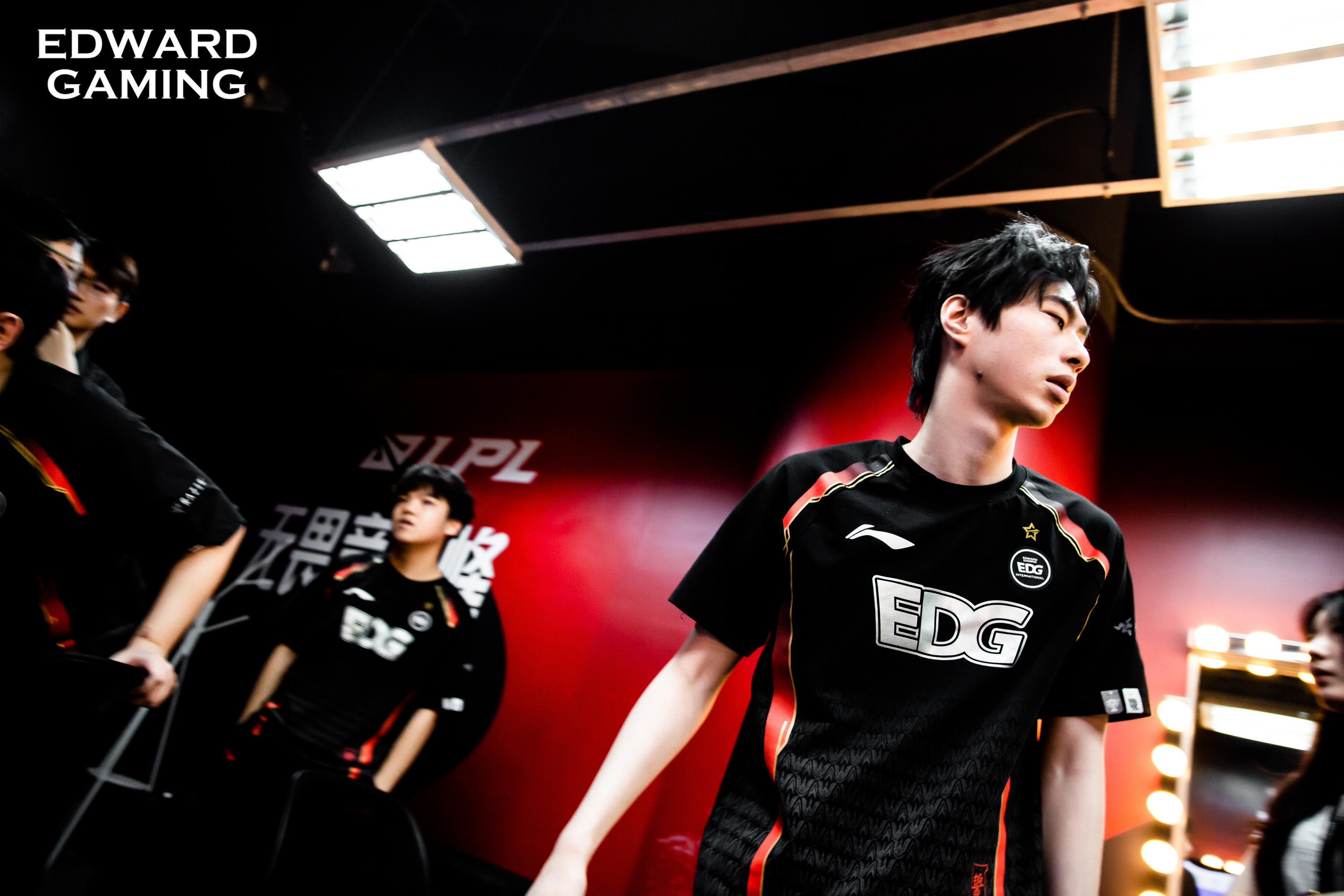 关于Uzi连续五场比赛得分超过出色防守,勇士挑战极限!的信息 关于Uzi连续五场比赛得分超过出色防守,勇士挑战极限!的信息